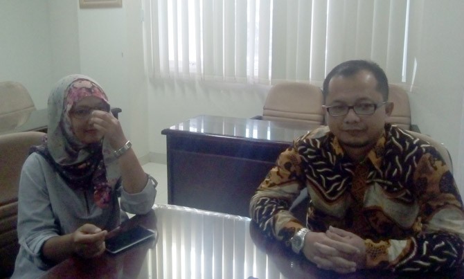 Ruhiyana (kanan), Ketua Milad UNISA Yogyakarta ke-27 yang juga sebagai Dekan Fakultas Ilmu Kesehatan. - Image