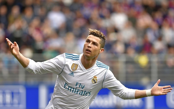 Cristiano Ronaldo miris dengan kondisi anak-anak yang jadi korban konflik di Suriah. - Image
