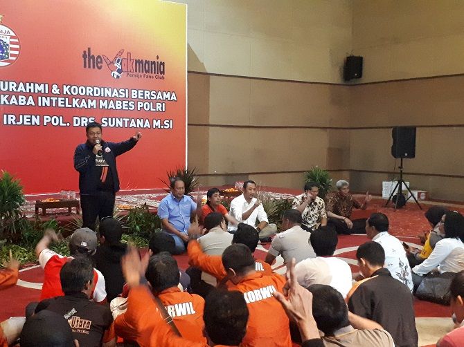 Gede Widiade ingatkan Jakmania untuk tidak dendam. - Image
