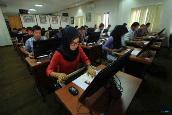 ILUSTRASI: Pengajuan kuota Calon Pegawai Negeri Sipil (CPNS) di lingkungan Pemerintah Daerah (Pemda) Daerah Istimewa Jogjakarta (DIJ) pada tahun ini sebanyak 1.700 kursi. - Image