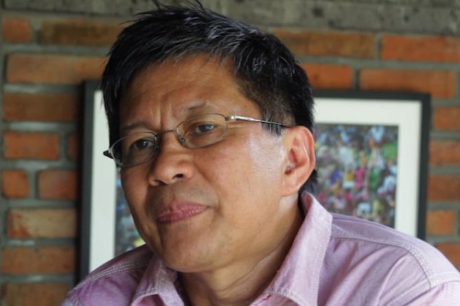 Akademisi Rocky Gerung mengaku aneh dengan tingkah Luhut dan Sri Mulyani yang sibuk membenarkan jari bos IMF. - Image