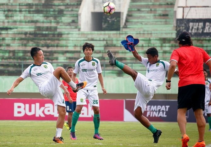 Arthur Irawan menjadi talenta yang kurang terasah bersama Persebaya. - Image