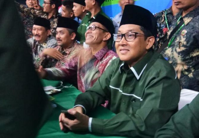 Ali Masykur Musa (kanan) setelah kembali terpilih sebagai ketua umum ISNU di kampus Universitas Islam Nusantara, Bandung, Sabtu (25/8) - Image
