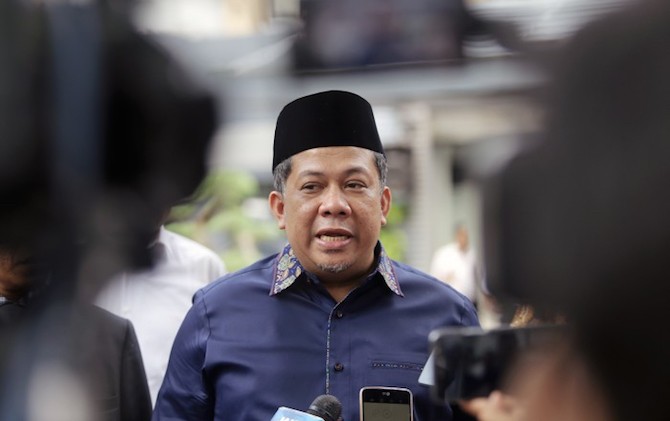 Wakil Ketua DPR Fahri Hamzah merespon soal tudingan Amien Rais kepada Presiden Jokowi. - Image
