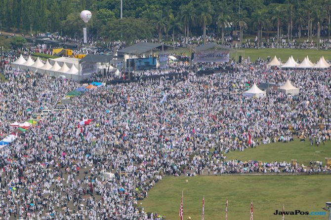 Peserta aksi Reuni 212 ditantang mendirikan partai politik (parpol) agar kegiatan ke depan punya tujuan yang lebih jelas. - Image