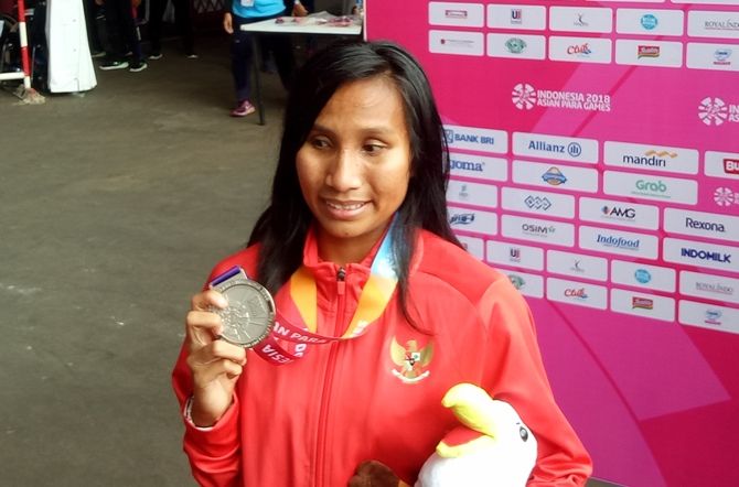 Atlet para atletik Ni Made Arianti Putri meraih medali peraknya yang kedua di Asian Para Games 2018 - Image