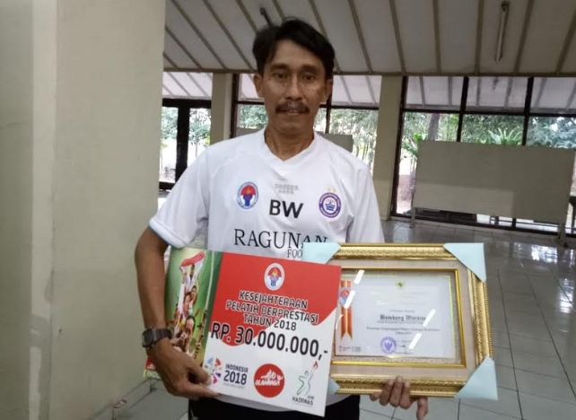 Bambang Warsito mendapat bonus dari Kemenpora - Image