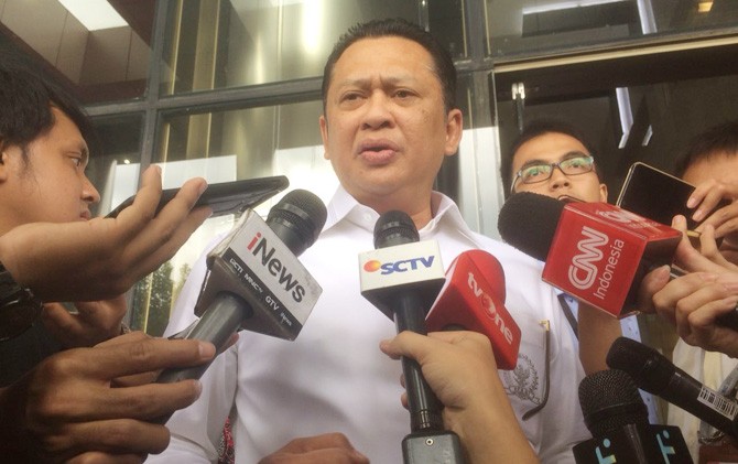 Ketua DPR, Bambang Soesatyo. Bamsoet meminta BIN melakukan investigasi khusus terkait maraknya peredaran uang palsu. - Image