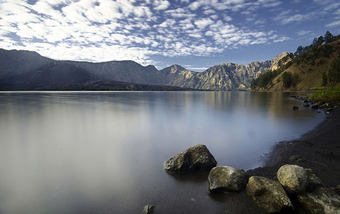 Danau Sembalun di Puncak Gunung Rinjani jadi salah satu destinasi utama dalam pariwisata di Lombok. - Image