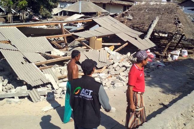 LULUH LANTAK: Sebagian kondisi pascagempa mengguncang Lombok, pekan lalu. - Image