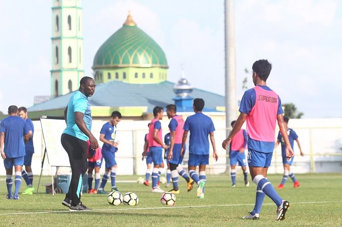 Jacksen F Tiago bertekad untuk mengakhiri catatan buruk pertemuan Barito dengan Bali United. - Image