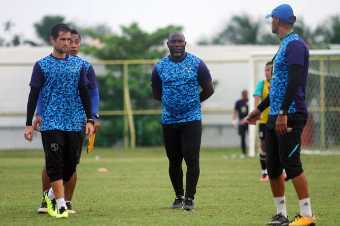 Meski masih lelah, Jacksen sudah memimpin latihan Barito Putera - Image