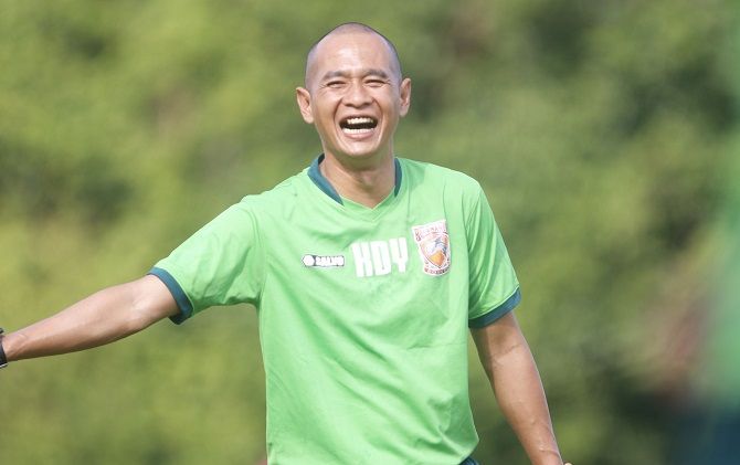 Kurniawan tak bisa mengungkapkan dengan kata-kata kebahagiaannya bisa persembahkan kemenangan bagi Timnas sebagai pelatih. - Image