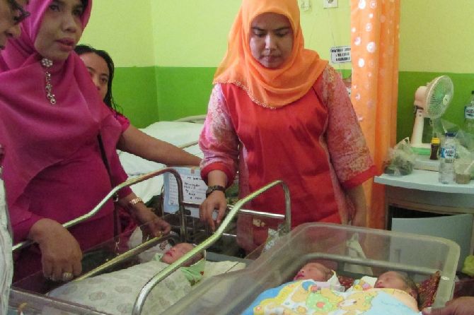 Bayi Kembar Tiga di Padang Pariaman - Image