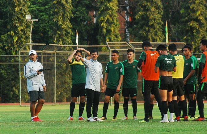 Indra Sjafri izinkan sejumlah pemain Timnas U-19 untuk kembal membela klub di Liga 1 2018. - Image