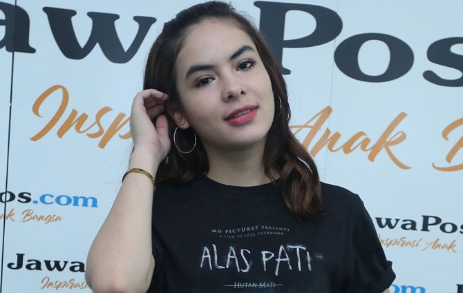Steffani Zamora saat berkunjung ke kantor Jawa Pos, Jakarta, Selasa (22/5). - Image