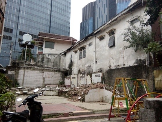 Perkampungan yang masih tersisa di Kebon Sirih, Jakarta Pusat, Selasa (6/3) - Image
