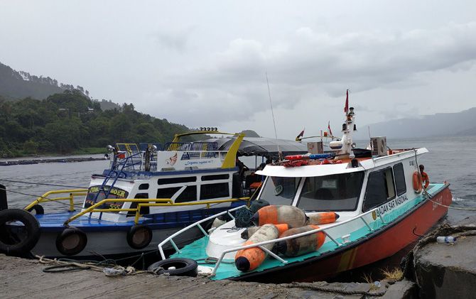 Kapal bersandar di dermaga Danau Toba, Sumatera Utara. - Image