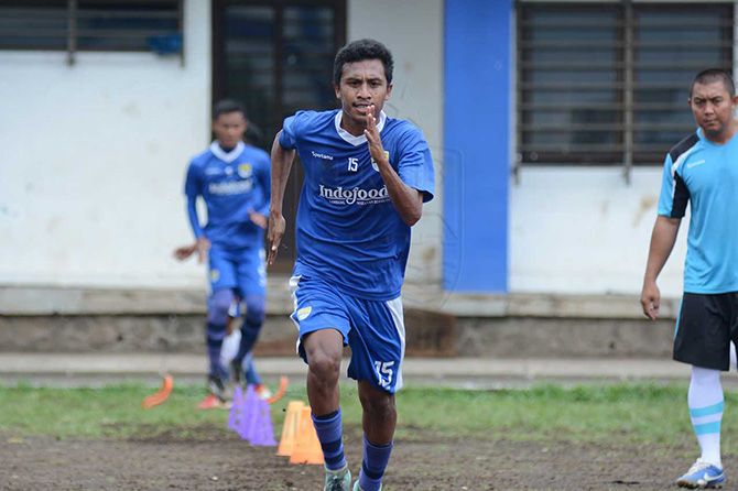 Syafril Lestaluhu jadi salah seorang pemain muda yang diincar sejumlah klub. - Image