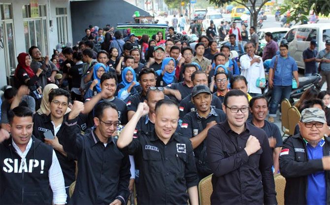PILPRES: Ratusan pemuda di Jawa Timur melakukan deklarasi dukungan untuk Agus Harimurti Yudhoyono (AHY) agar maju dalam kontestasi Pemilihan Presiden (Pilpres) 2019. - Image