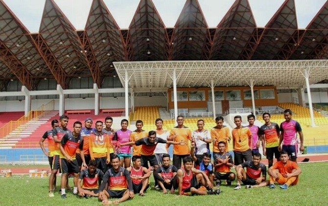 Pemain PSIR Rembang menjalani latihan jelang laga menghadapi Aceh United di Stadion Harapan Bangsa, Banda Aceh, Rabu (9/5). - Image