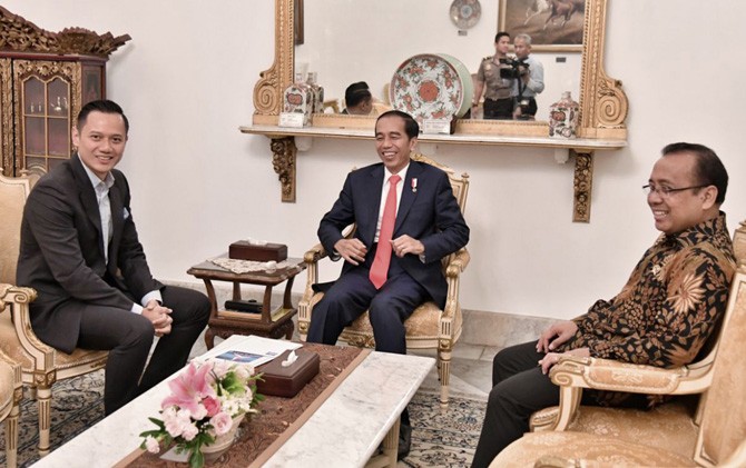 Agus Harimurti Yudhoyono bertemu Presiden Joko Widodo di Istana Negara, Selasa (6/3) - Image
