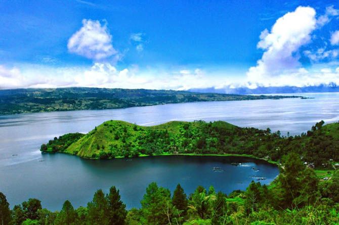 Ilustrasi panorama Dana Toba di Samosir, Sumatera Utara - Image