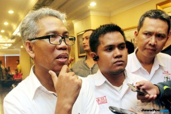 Buni Yani (paling kiri) saat diwawancarai awak media beberapa waktu lalu. - Image
