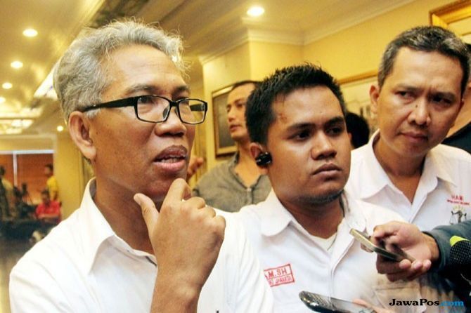 Buni Yani (paling kiri) saat diwawancarai awak media beberapa waktu lalu - Image