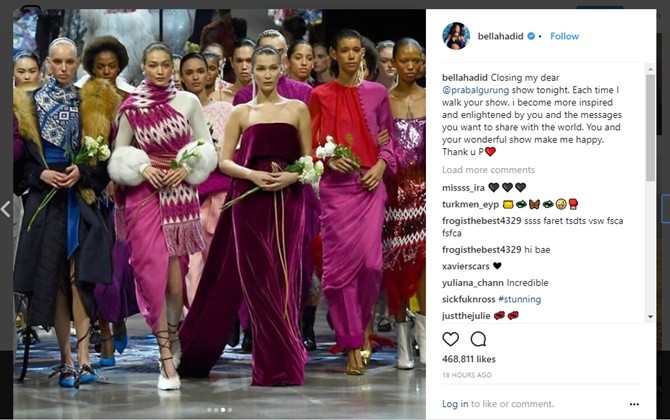 Gigi dan Bella Hadid saat tampil dalam balutan busana Prabal Gurung di NYFW 2018. - Image