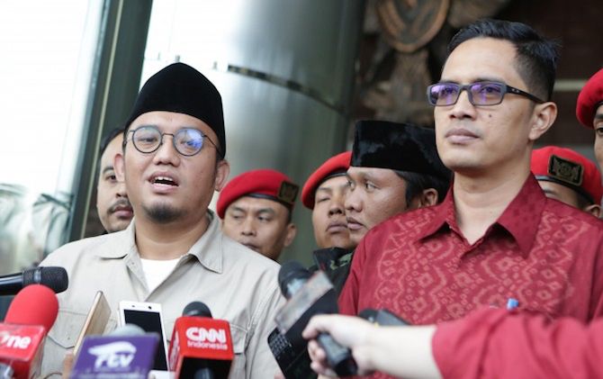 Koordinator Juru Bicara BPN Prabowo-Sandi, Dahnil Anzar Simanjuntak mengaku tidak percaya bahwa diirnya telah dibohongi oleh Ratna. Karena saat itu penuturan Ratna Sarumpaet telah meyakinkan Prabowo, Amien Rais dan Fadli Zon. - Image