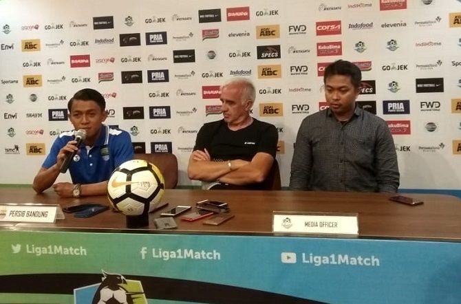 Mario Gomez berterima kasih kepada dukunga Ridwan Kamil. - Image
