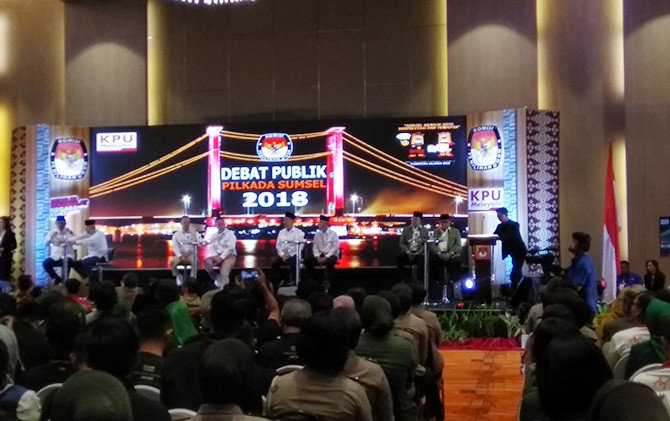 Acara debat Cagub-Cawagub Sumsel di Ballroom Novotel Palembang, Rabu (14/3) malam. - Image