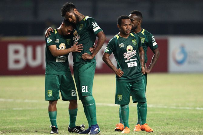 Persebaya takluk 0-2 dari PS Tira di GBT dalam debut Djanur sebagai pelatih - Image