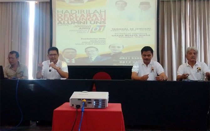 JOSMART: Ketua DPP Josmart, Heri Sosiawan (kedua dari kiri) memberikan penjelasan kepada wartawan, Rabu (9/1). - Image