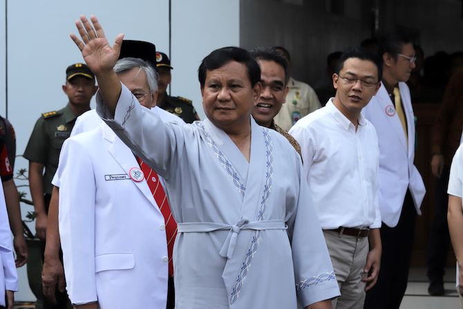 Capres Prabowo Subianto saat akan menjalani rangkaian tes kesehatan di RSPAD. - Image