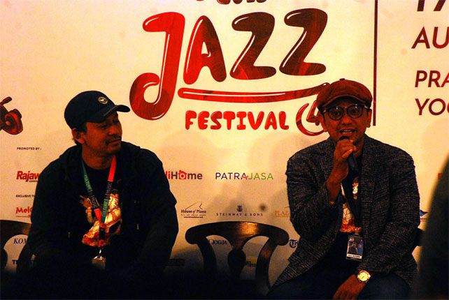 CEO Rajawali Indonesia Communication, Anas Syahrul Alimi (kanan) dan Bakkar Wibowo, Direktur Prambanan Jazz Festival. - Image