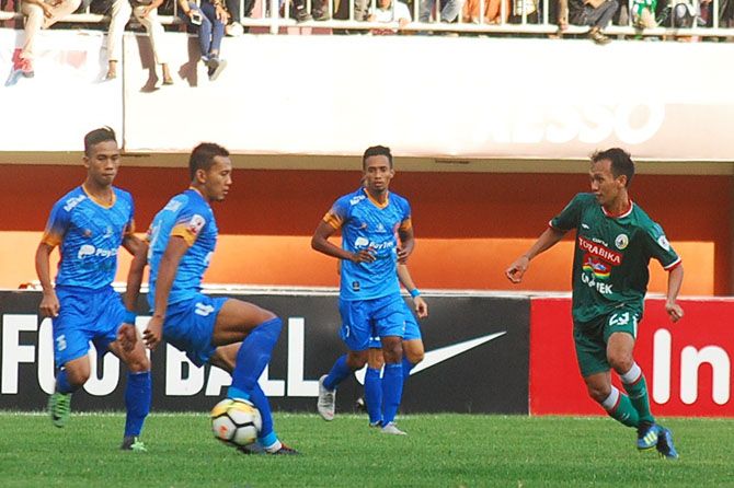 Persiraja keluhkan kepemimpinan wasit yang dianggap berat ke tuan rumah. - Image