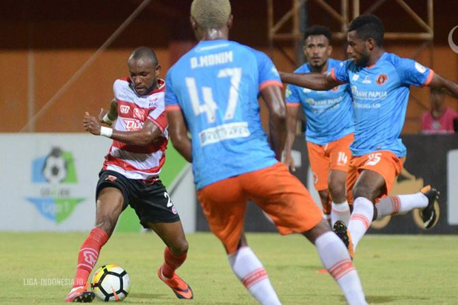 Madura United tak berkutik di markas Perseru - Image