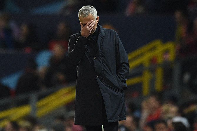 Jose Mourinho dapat kompensasi yang lebih besar dibanding dua pelatih MU sebelumnya. - Image