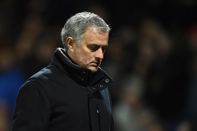 Jose Mourinho harus akhiri perjalanannya di MU dengan tragis. - Image