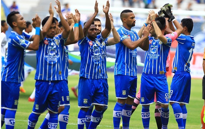 Skuad Persiba Balikpapan merayakan kemenangan. - Image