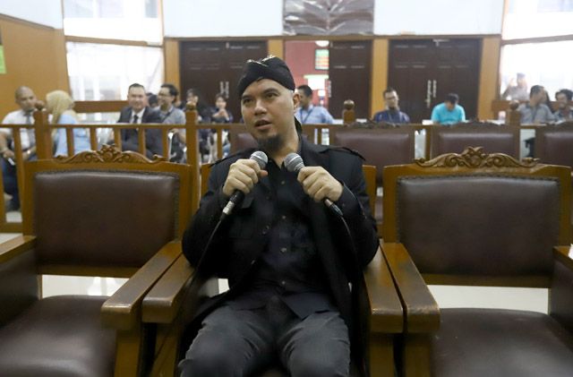 Ahmad Dhani sebut tuntutan 2 tahun penjara yang dijatuhkan padanya adalah bentuk balas dendam. - Image