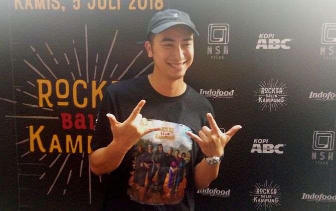 DJ Winky kembali ke dunia seni peran. Dia bermain dalam film Rocker Balik Kampung. - Image