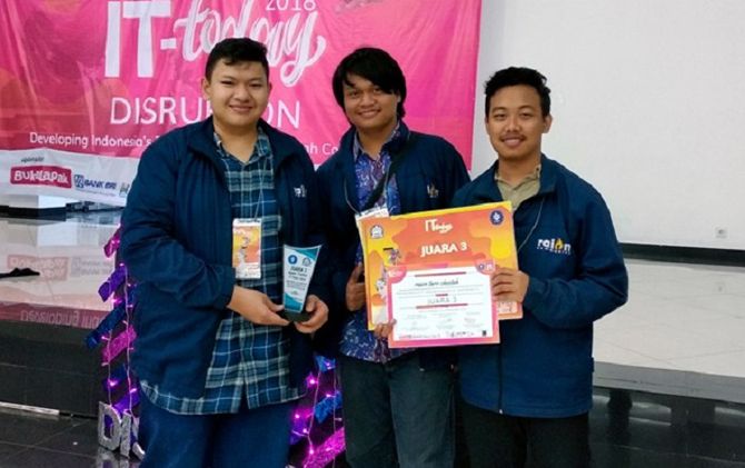 Tiga mahasiswa FILKOM UB berhasil menciptakan aplikasi pencari lowongan pekerjaan bagi penyandang disabilitas. - Image