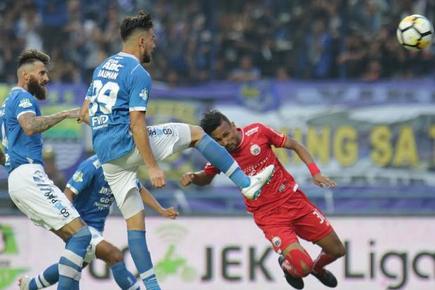 Duel Persib melawan Persija di Stadion GBLA, Minggu (23/9) beralngsung dalam tensi panas - Image