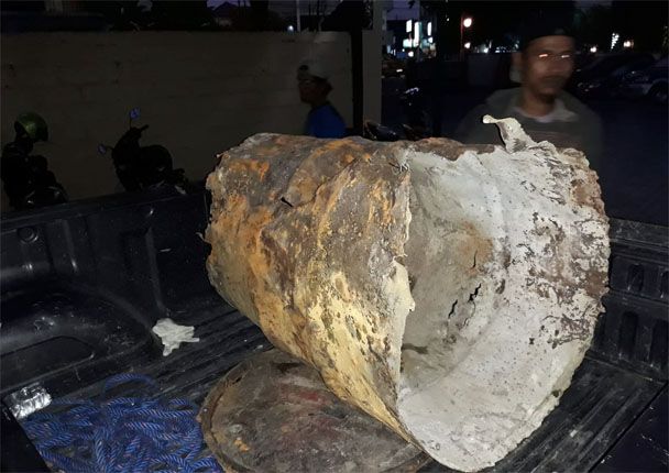 DICOR: Warga Grogol, Sukoharjo digemparkan adanya penemuan mayat yang dicor di dalam sebuah drum. Mayat tersebut ditemukan oleh seorang pemulung. - Image