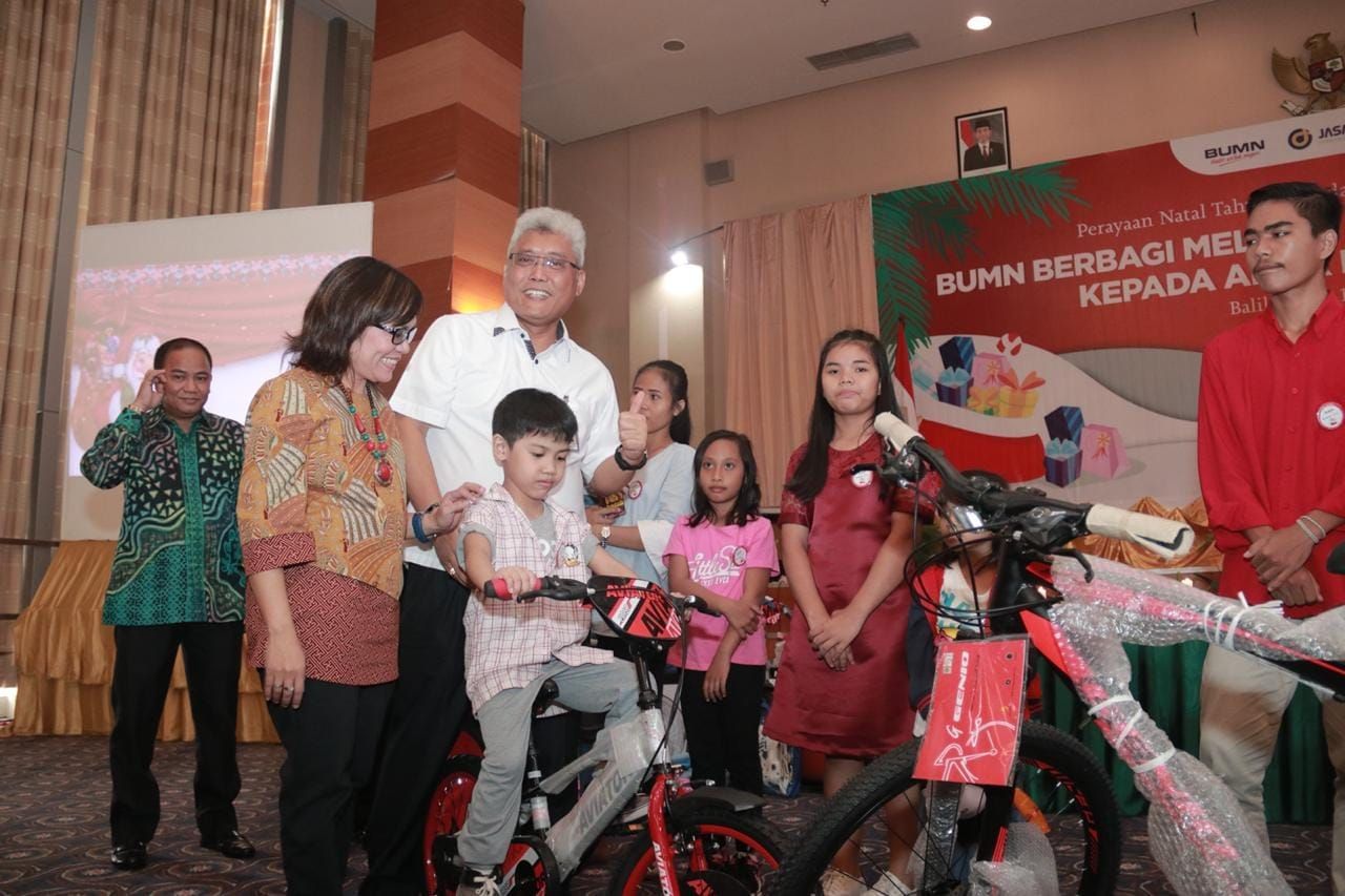 Dua BUMN sinergi salurkan bantuan ke 500 anak yatim. - Image