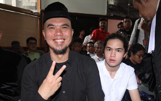 Dul Jaelani akan menggantikan posisi ayahnya sebagai keyboardist dalam konser Dewa 19 Reunion di Malaysia. Sebab, Ahmad Dhani harus menjalani penahanan di Rutan Cipinang, Jakarta Timur. - Image