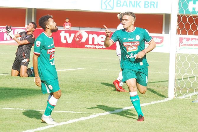 Cristian Gonzales bikin PSS Sleman bisa menjaga peluang promosi ke Liga 1. - Image